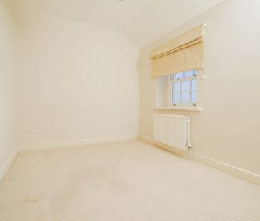 25 Victoria Road, Holywood, BT18 9BA - Photo 1