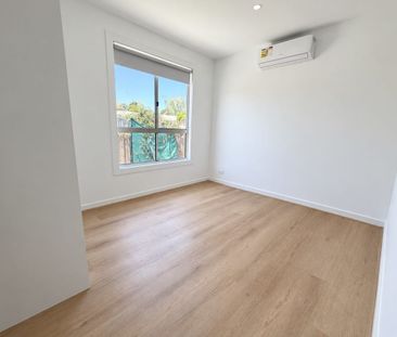 BRAND NEW, BEAUTIFULLY PRESENTED TWO BEDROOM UNIT! - Photo 3