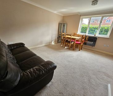 2 Bed Flat, Blackheath, SE3 - Photo 1
