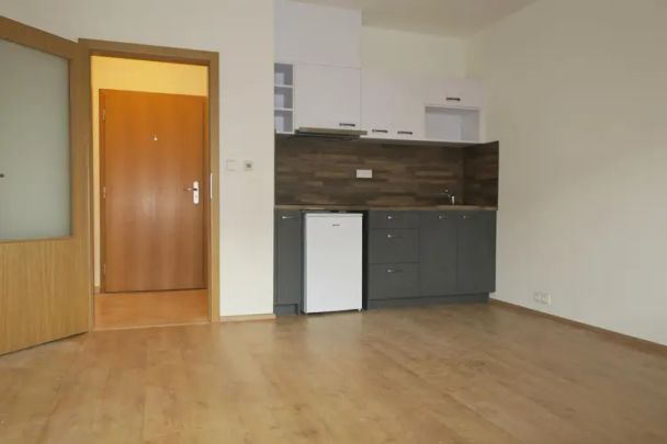 Pronájem cihlového bytu 1+kk s balkonem v Brně - Řečkovicích - Photo 1