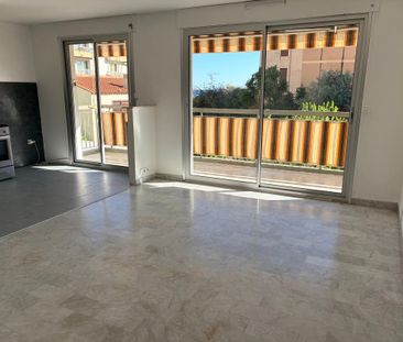 Location Appartement 2 pièces 56m² ST LAURENT DU VAR 06700 - Photo 1