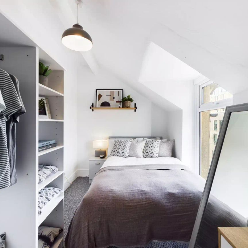 5 Bedroom House - Photo 1