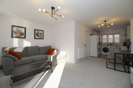 3 bedroom semi-detached house to rent - Photo 5