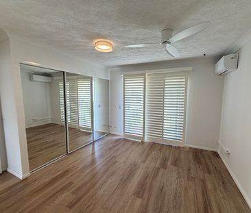 Modern Chevron Island Apartment – Walk to Cafes, Beach & HOTA - Photo 4