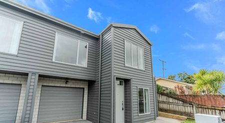 Style and Location - Photo 5