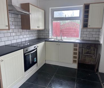 4 bedroom semi-detached house to rent - Photo 3