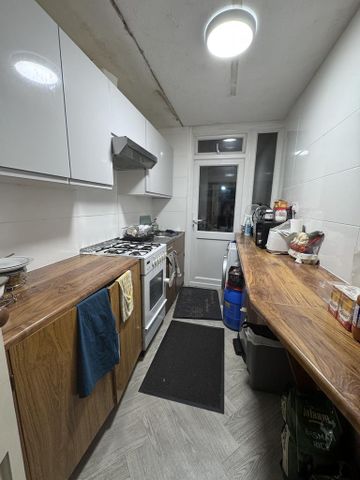 3 bedroom semi-detached house to rent - Photo 5