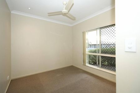 Large Three Bedroom Home with Side Access - Close to Trinity Anglican School - Photo 4