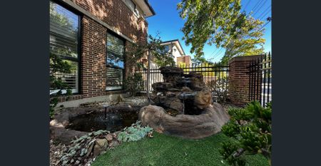 Luxurious Sophistication House at Camberwell - Photo 2