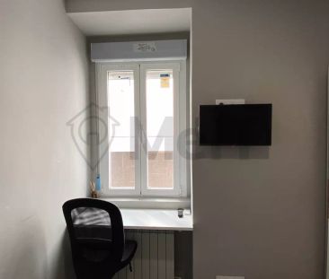 Room in a shared 6-bedroom apartment for rent in Sol - Foto 4