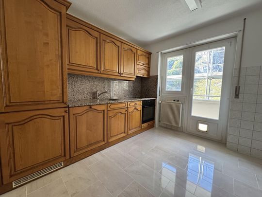 Beautiful and spacious 3.5 room apartment in a quiet location with two large balconies near the hospital - Photo 1