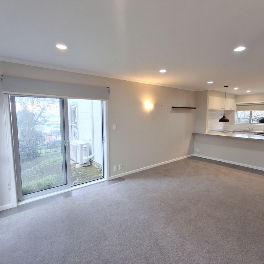 Modern Renovated Townhouse in Popular Hataitai - Photo 1