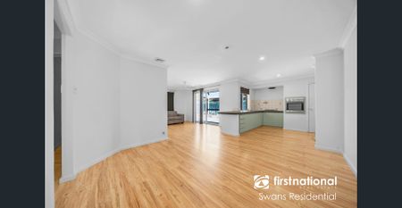 Family Living in the Heart of Ellenbrook!! - Photo 2