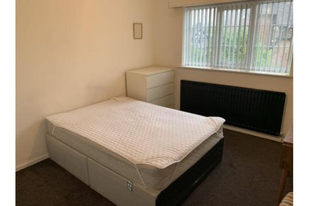 1 bedroom in a house share to rent - Photo 5
