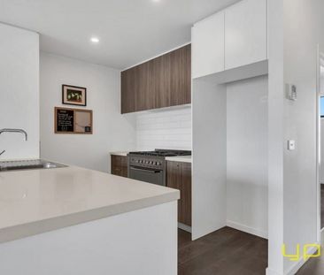 Modern and Convenient Open Plan Living - Photo 5