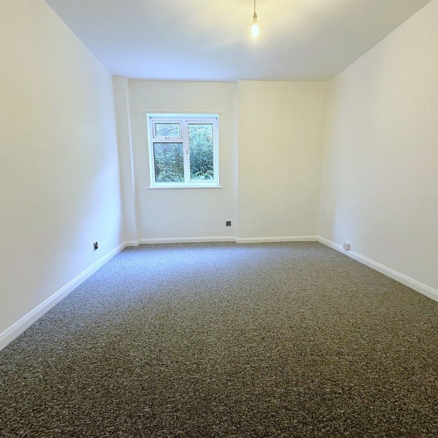 A 2 Bedroom Ground Floor Flat Instruction to Let in - Photo 1