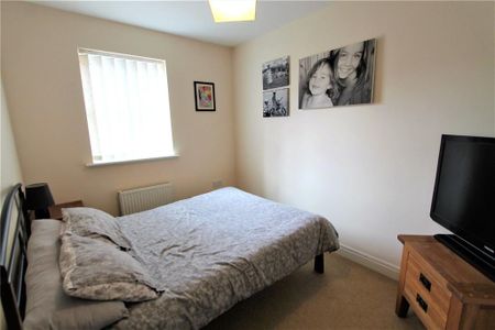 3 bedroom mews to rent - Photo 4