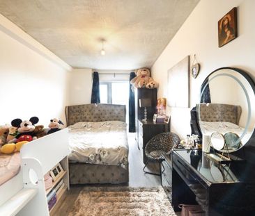 3 bedroom flat to rent - Photo 2