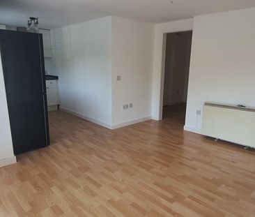 2 bedroom ground floor flat to rent - Photo 3