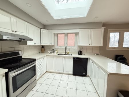 For Lease - 205 Torresdale Avenue, Toronto, Ontario - Photo 2