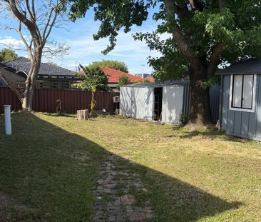 Spacious 4-Bedroom Home with Large Backyard & Separate External Cabin - Photo 3