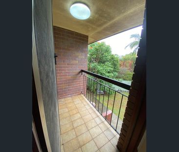 Renovated Townhouse In Convenient Location! - Photo 4