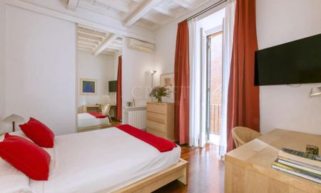 Elegant Apartment in the Heart of Rome: Between Piazza di Spagna and Via del Corso, in residence with dayluy cleaning , A/C wifi , consierge. Rif #1948 - Photo 2