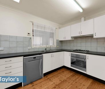 MOVE IN & RELAX - MODERN FAMILY HOME IN GILLES PLAINS - Photo 6