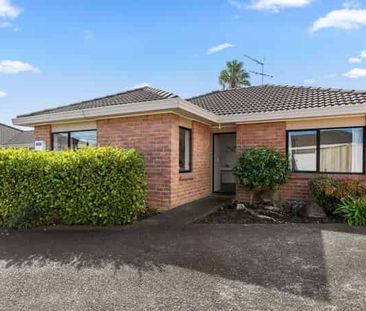 Sunny Single-Level Family Home - Ellerslie Comfort & Convenience - Photo 4