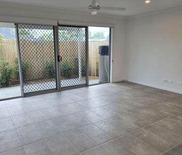 New Boutique 3 bedroom Townhouses - Photo 3