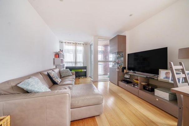 Brentford High Street, London TW8 - Photo 1