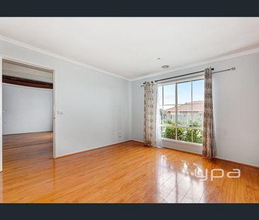 Stylish and Spacious Family Home in a Prime Location! - Photo 4