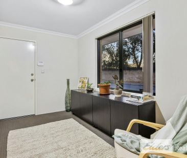 Modern Family Living in the Heart of Baldivis - Photo 3