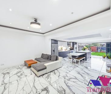 4 bedroom terraced house to rent - Photo 1