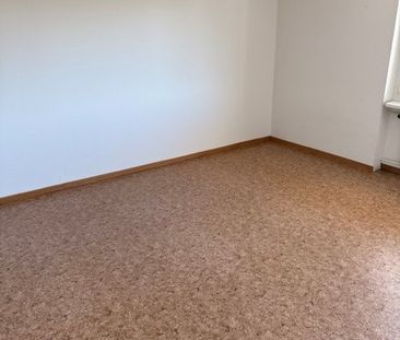 Helle 2-Zimmer-Wohnung mit Balkon und Aussicht in Effretikon - Foto 6