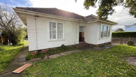 3 Bedroom Renovated Family Home in Papatoetoe - Photo 4