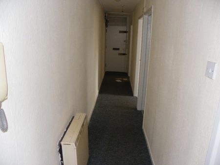 Compton Court - Photo 3