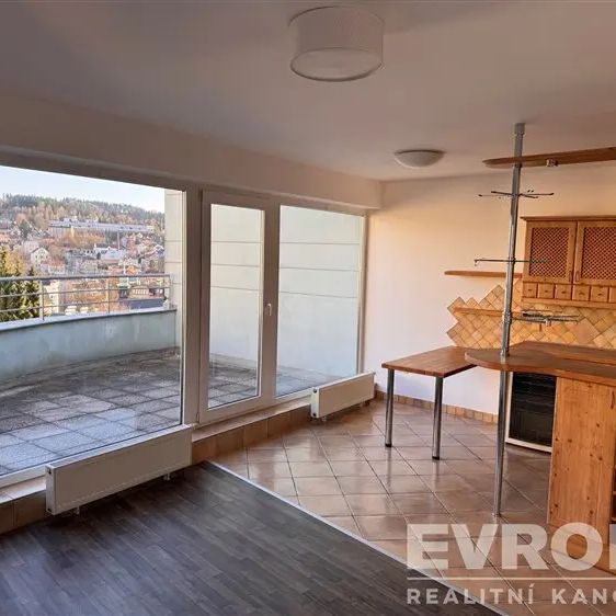 Pronájem bytu 2+kk v centru Jablonce nad Nisou ul. Komenského - Photo 1