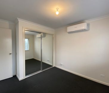Modern 2 Bedroom Townhouse! - Photo 3
