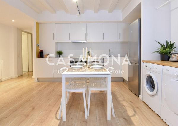 Modern Apartment with Private Terrace in Port Veil