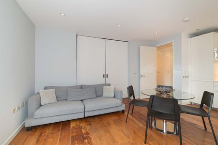 3 Bed Flat, Peter St, W1F - Photo 3