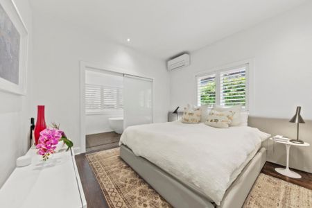 Architecturally Designed Coastal Residence – Moments from Bronte & Clovelly Beaches - Photo 3