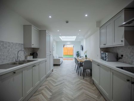 Modern Double Rooms | Bills Included | No Deposit Room 1 - Photo 4