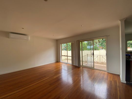 Low-Maintenance Townhouse in a Prime Essendon West Location - Photo 1