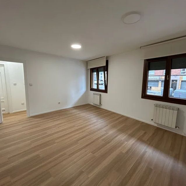 Alquiler de piso en Calle Ramón y Cajal, 51 - Photo 1