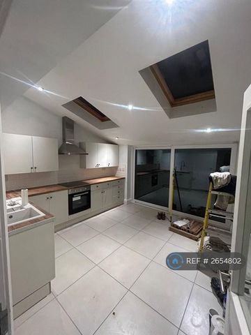 3 bedroom terraced house to rent - Photo 5