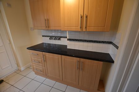 First Avenue, Little Lever, Bolton - Photo 3