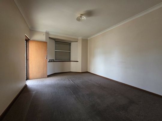 Large Affordable Unit in Ottoway! - Photo 1