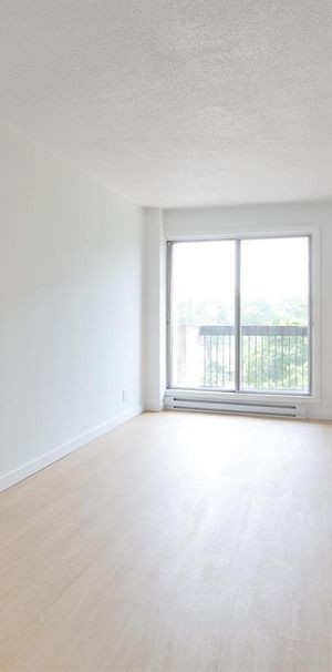 One Bedroom - 1620 Avenue Victoria, Greenfield Park - Photo 1