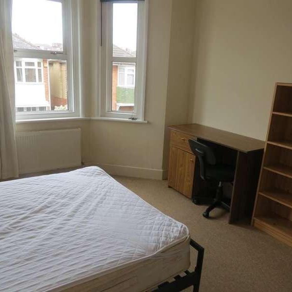 Bedroom Semi Detached House In Winton, BH9 - Photo 1
